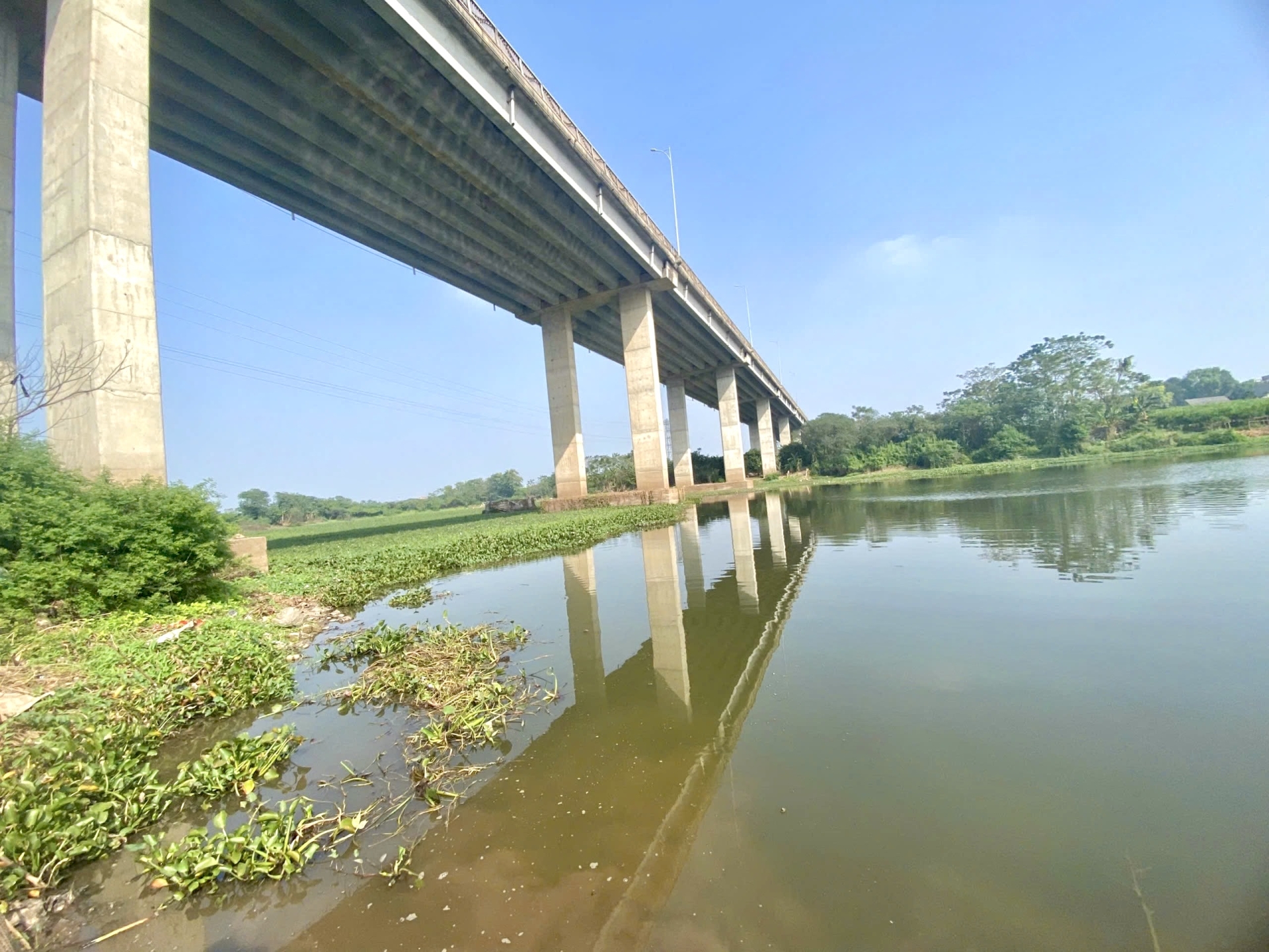 Spatial distribution and ecological risk of pharmaceutical residues in the Day River